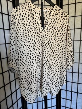 👗LABOR DAY SALE 🔥Lush Cream‎ Black Leopard Print Roll Tab Blouse Size Large